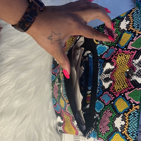 Brand New!! Steve Madden clutch! Tags still attached! - Picture 2 of 4